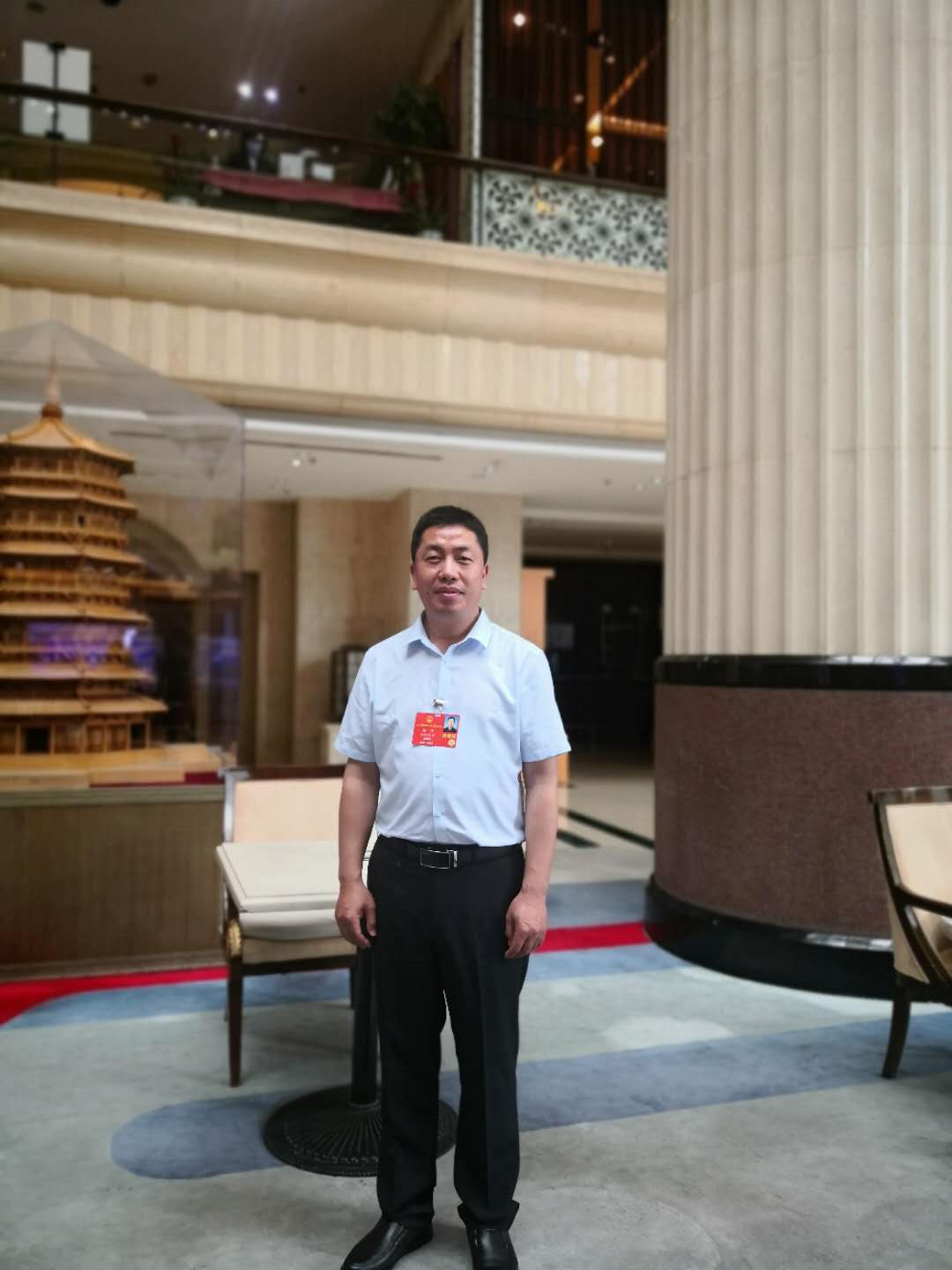 9.全国人大代表、米兰网页版-米兰MILAN(中国)陕飞部件厂飞机铆接装配钳工赵平